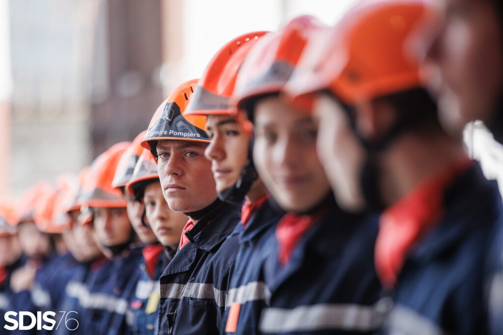 Plusieurs jeunes sapeurs-pompiers sur les rangs