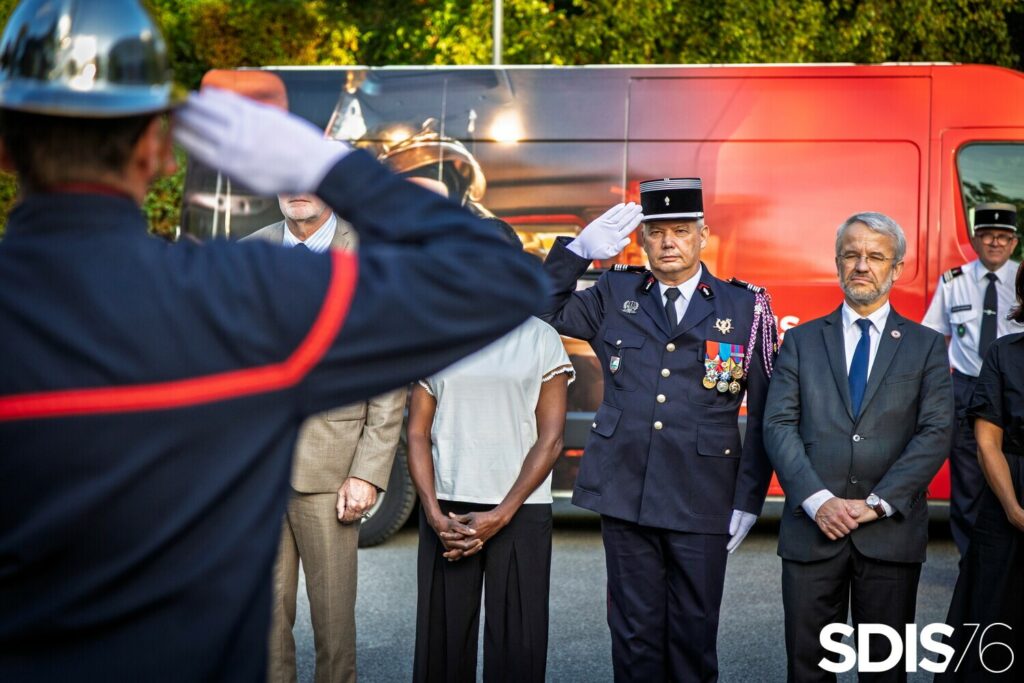 Le président du Sdis André GAUTIER et le colonel hors classe Eric JOUANNE face au commandant des troupes