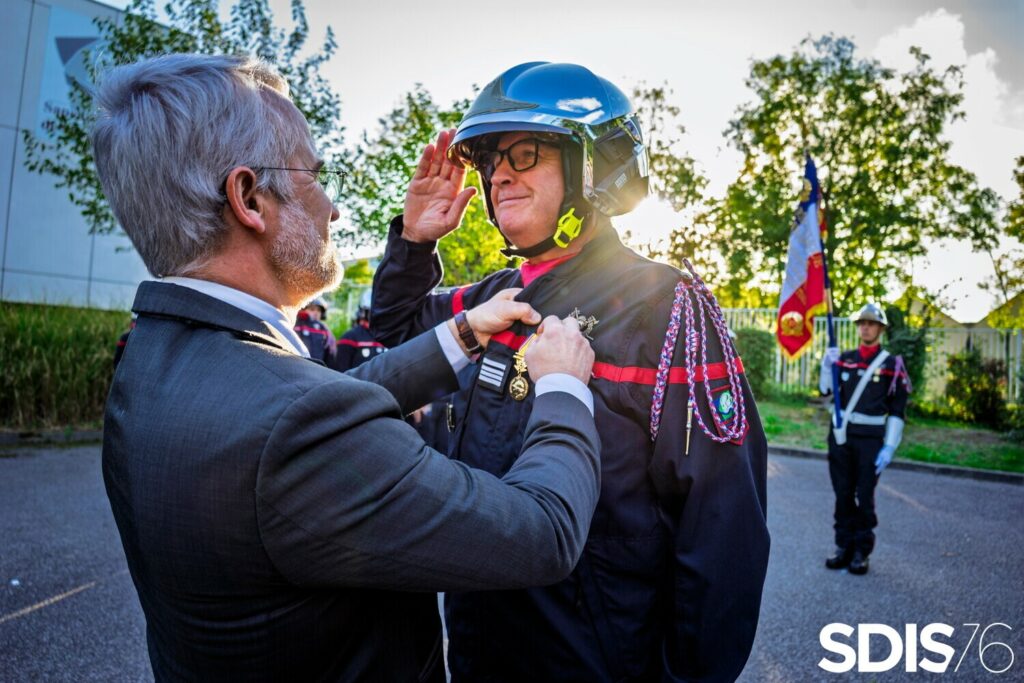 Remise de médaille au commandant Christophe MARGRIT